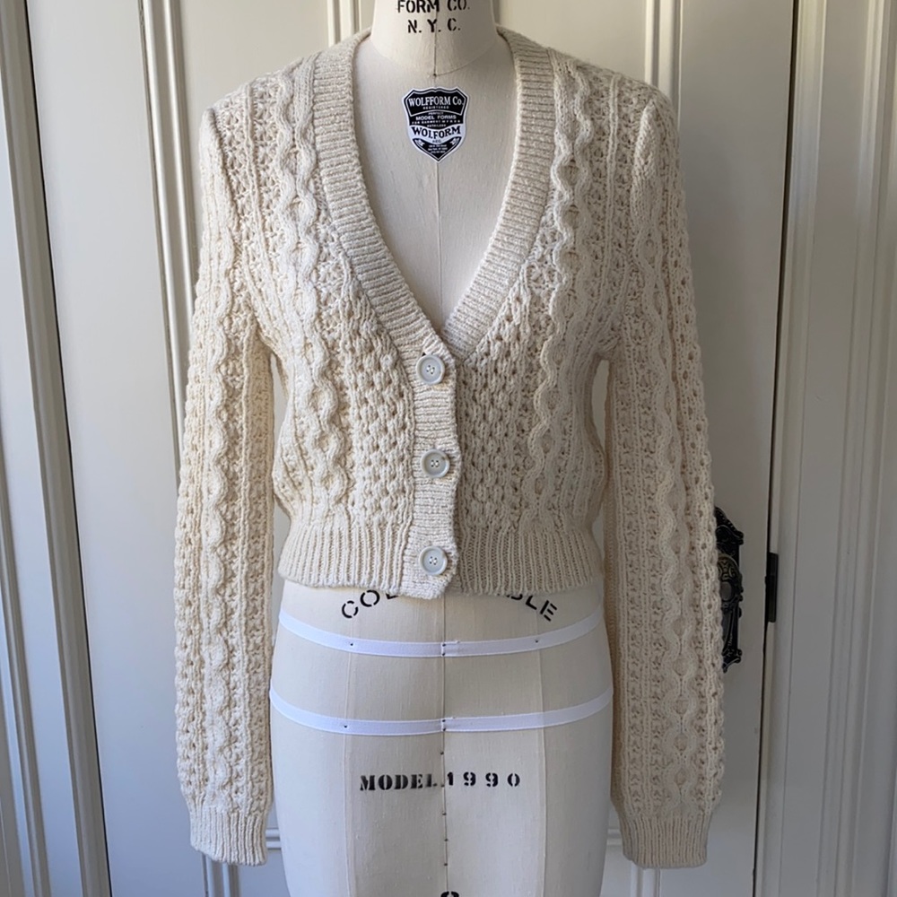 ARITZIA - cream cropped cardigan